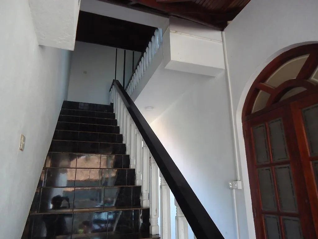 Guest house Queen Bee Hotel Negombo Sri Lanka