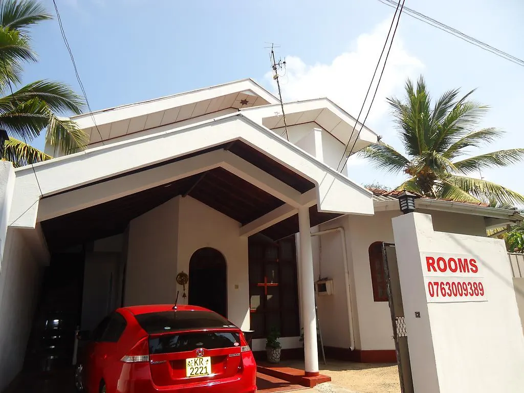 Guest house Queen Bee Hotel Negombo